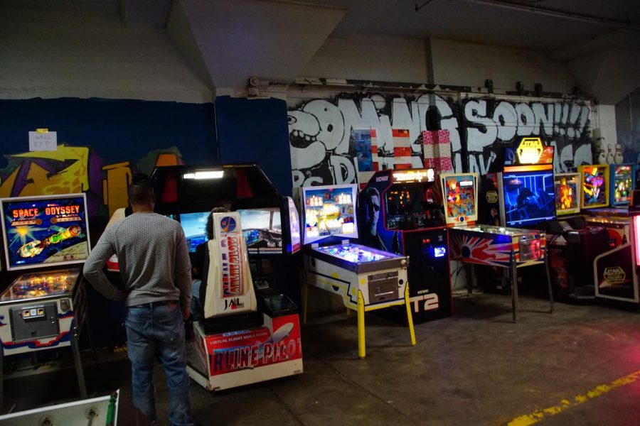 Can Can Wonderland features over 20 vintage arcade games for nostalgic entertainment. 