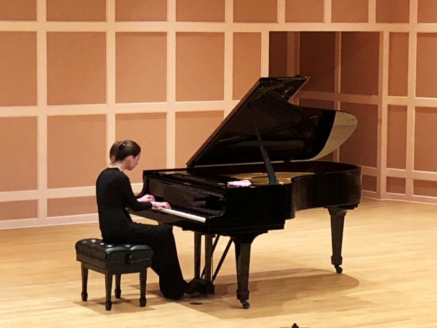 Anna Keiserman performs Sergei Rachmaninoff’s “Etudes-Tableaux op. 33” in Sundin Hall on April 9.
