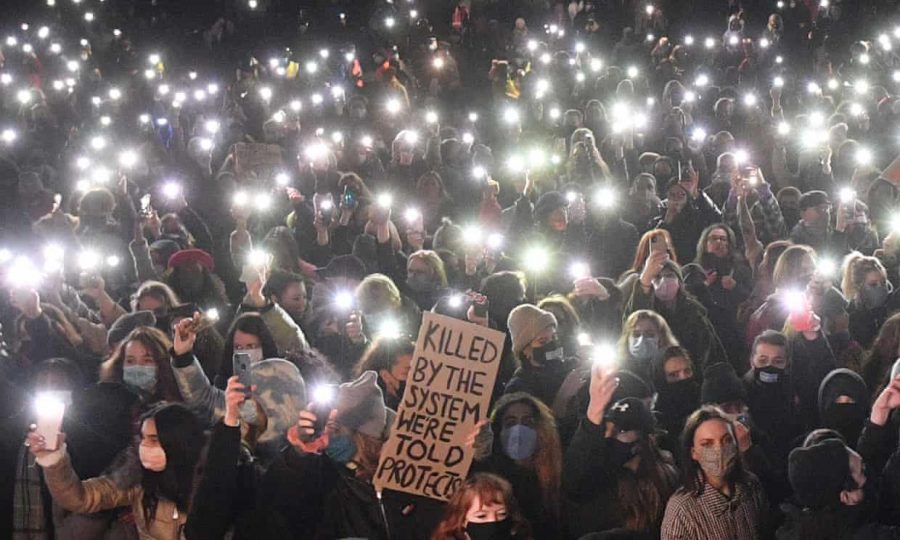 Sourced from the Guardian A vigil held in honor of Sarah Everard held in the streets of London.