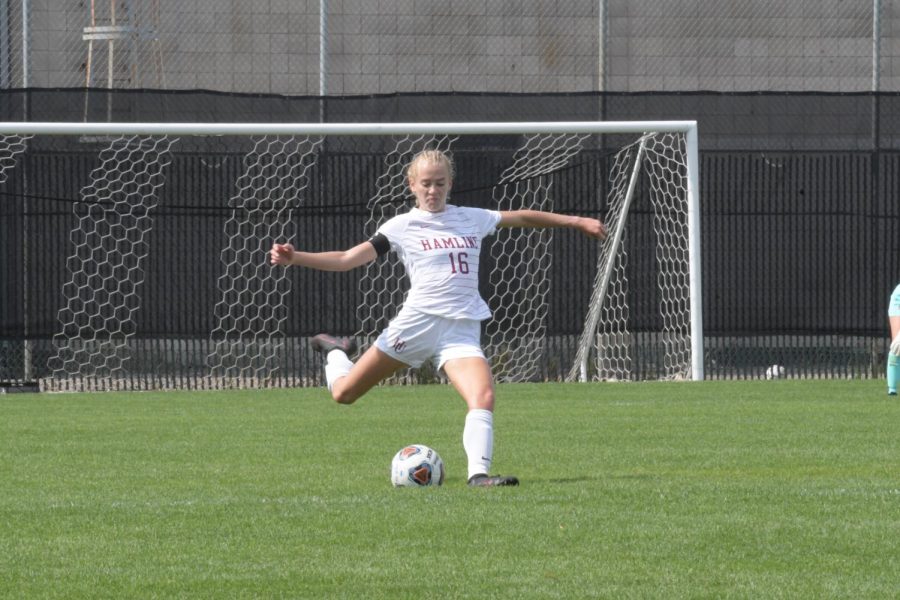 Senior Carin Currier played
the majority of the game on
Saturday on the either side of
the midfield wing.