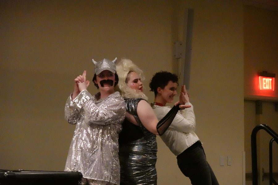 First-years (from left to right) Lucy Severson (Oracle staff), Naiya Laskin (Oracle staff) and
Raine Lentz lip sync to “Moves Like Jagger” by Maroon 5.