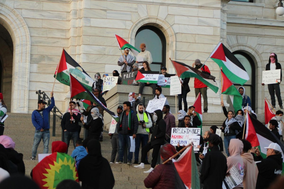 Protestors+gathered+outside+of+St.+Paul%E2%80%99s+Capitol+building+on+Oct.+18+in+support+of+Palestine.