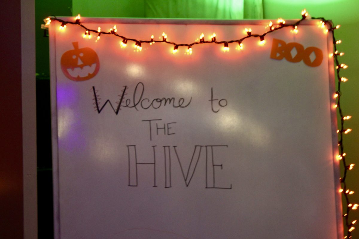A hand-written
sign welcomes guests into
the Hive Collective.