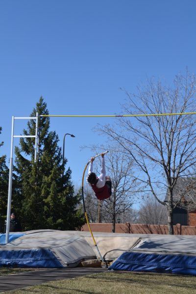 Sophomore Ollie Engstrom vaults up into a top ten finish in the men’s pole vaulting event.