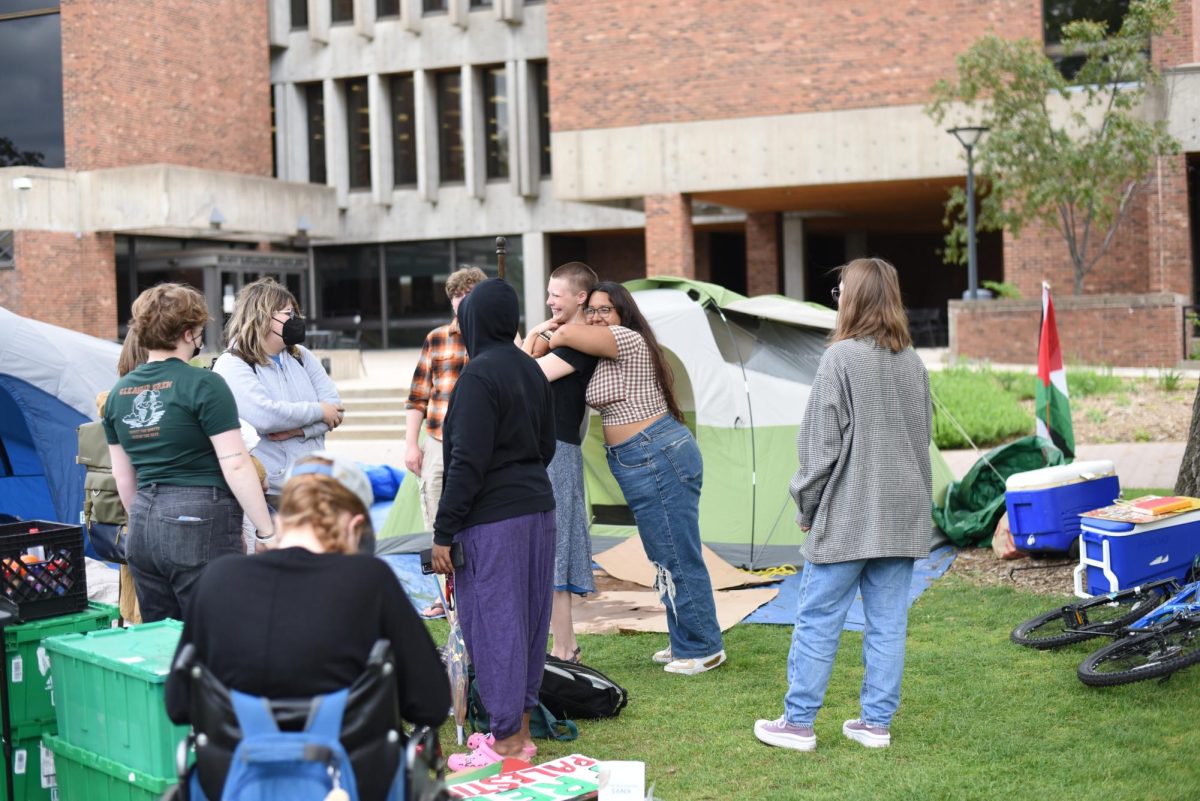 SFJ students and community supporters stayed after the May 16 rally to begin the decampment process. The activists took time for reflection between packing supplies.