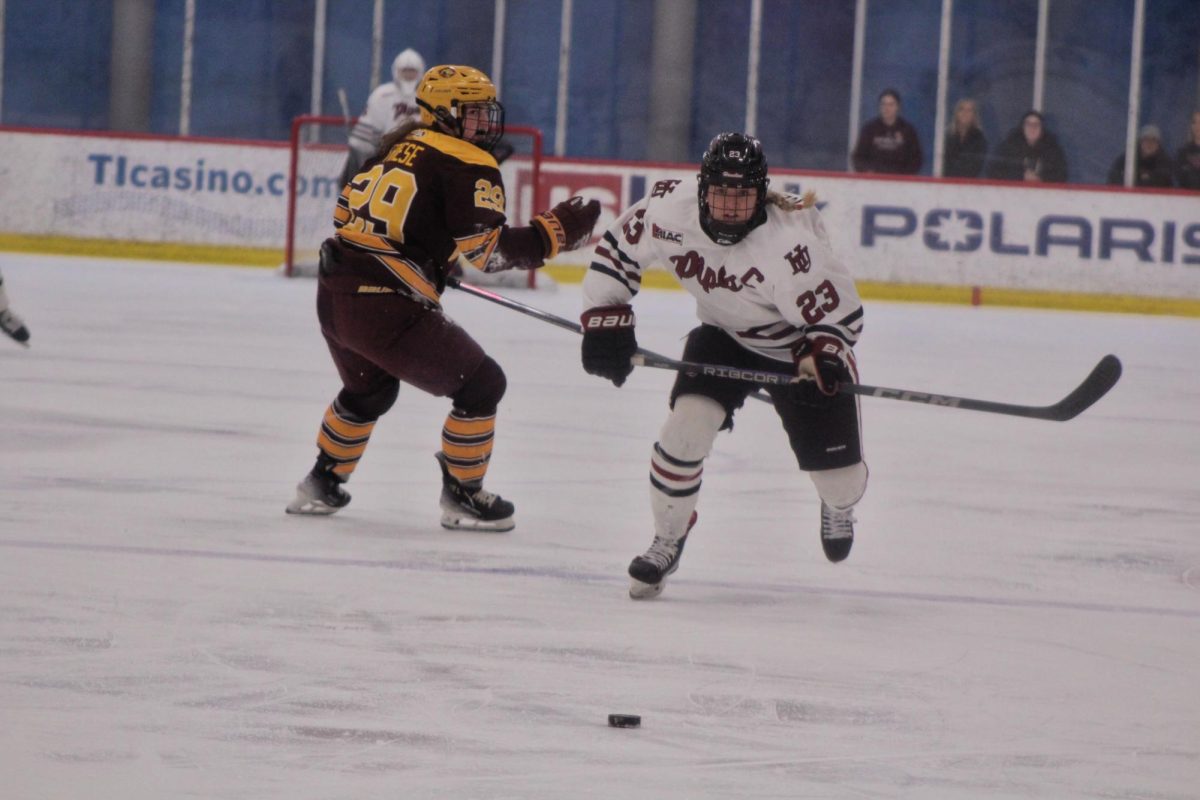 Women’s Hockey clinches third seed with playoffs around the corner